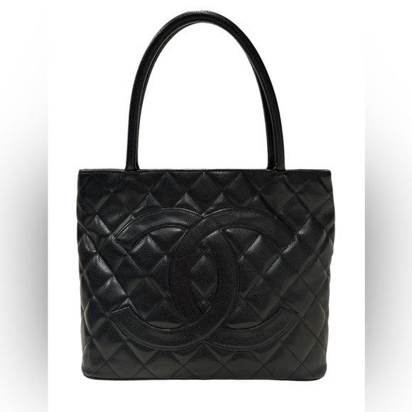 CHANEL TOTE CAVIAR LEATHER MEDALLION 🌟 AUTHENTIC 🌟 - Picture 1 of 13